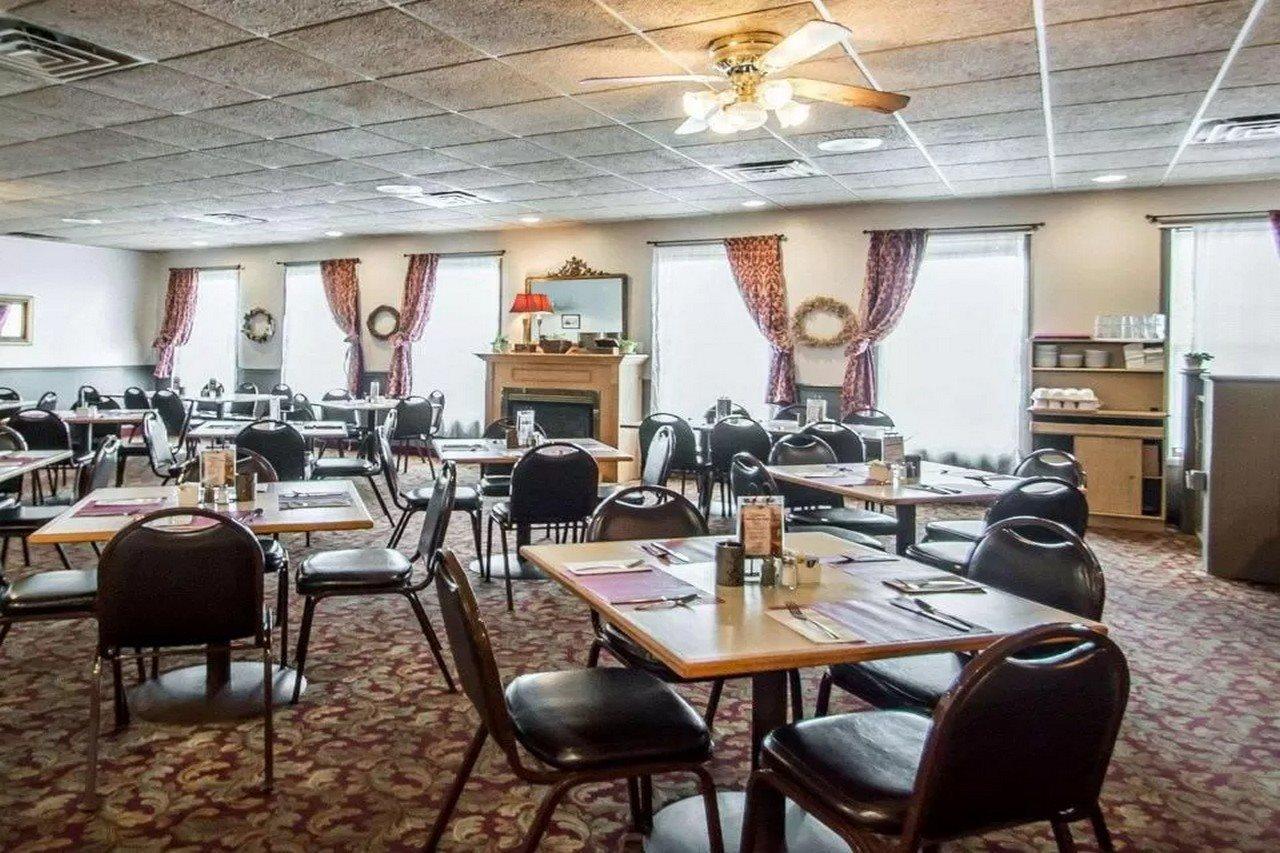 Rodeway Inn Lakeville Exterior photo